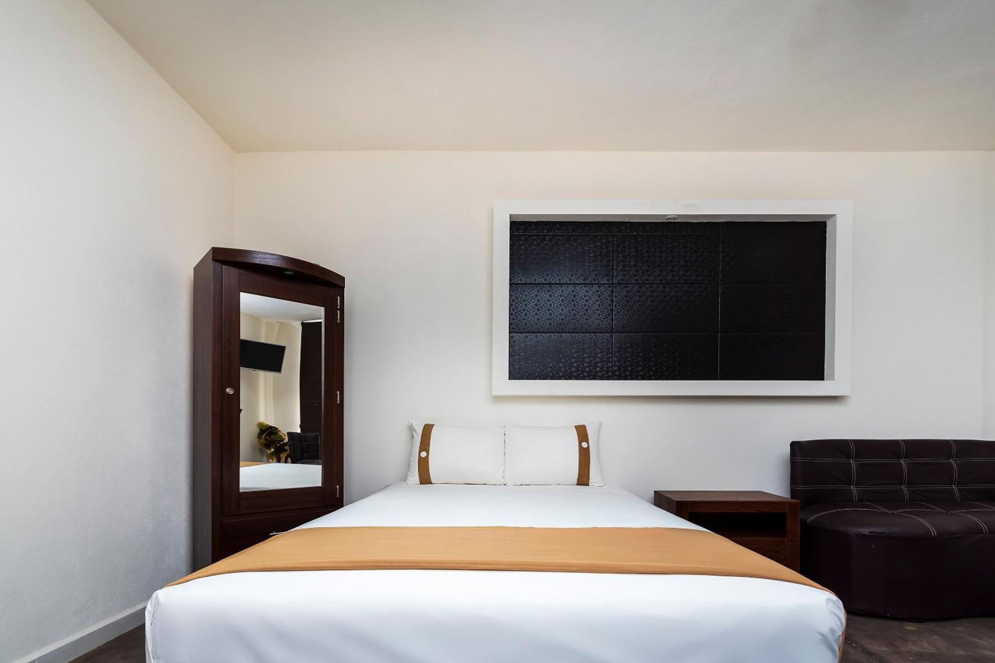 Capital O Hotel Joyma Suites, San Luis San Luis Potosí Zewnętrze zdjęcie